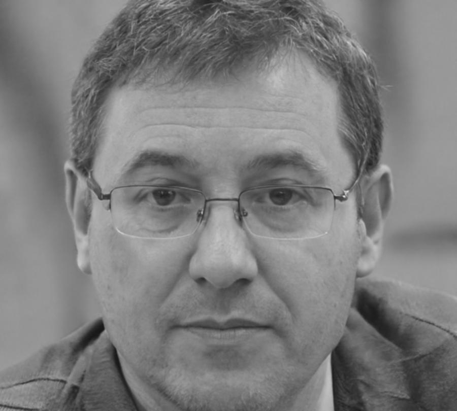 Retrato profesional de Teodoro Villanueva